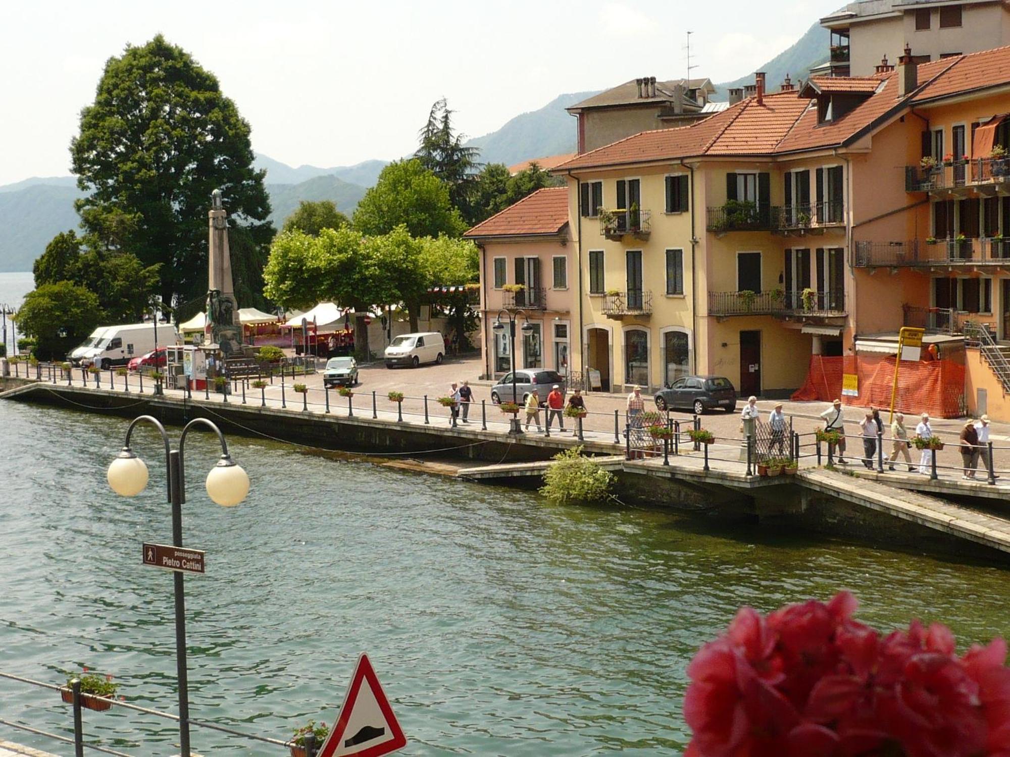 Hotel Croce Bianca Omegna Esterno foto